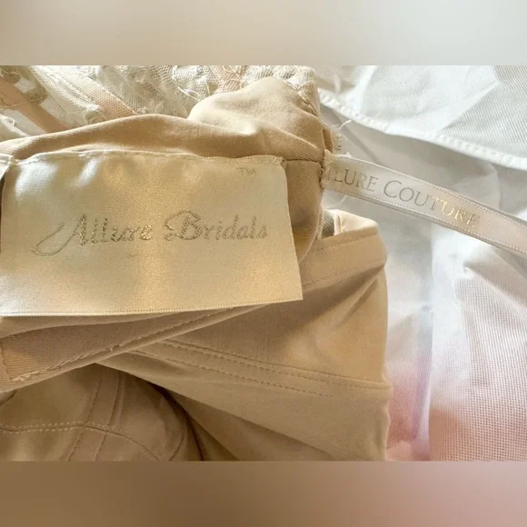 🚨Authentic Allure Wedding Gown and Cathedral-length Veil -💍💒 - 3-Day SALE ONLY - Picture 13 of 16